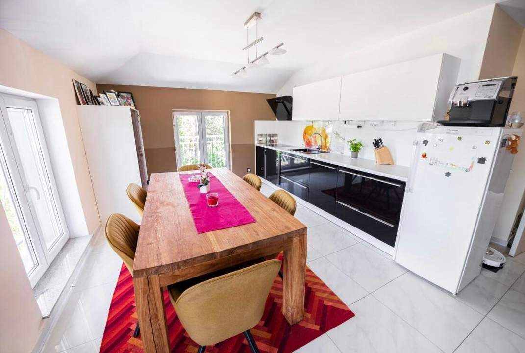 * Hochwertig - Modern - Großzügig * 4-Zimmer-Wohnung mit Dachterrasse und Balkon in ruhiger Lage