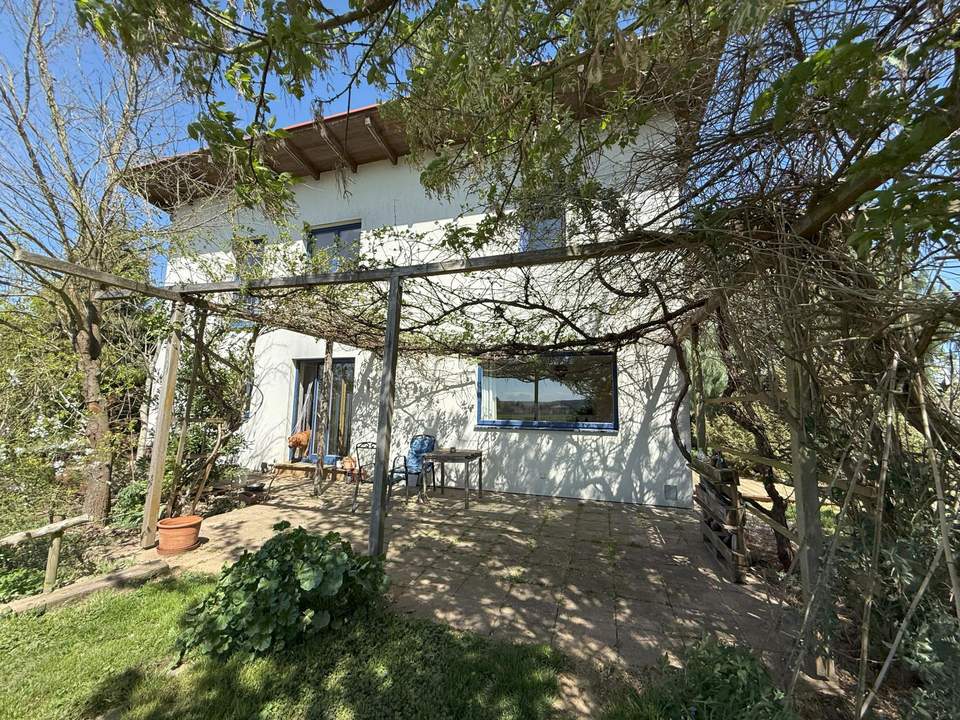 Modernes Familienhaus mit großem Garten am Ortsrand!