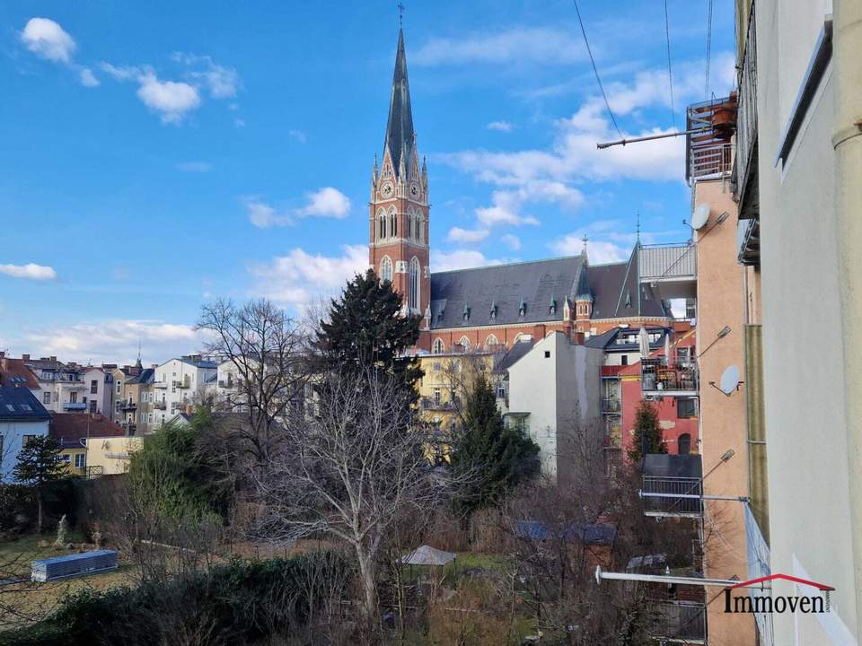 ZENTRALE LAGE - 1-Zimmerwohnung mit Balkon beim Schillerplatz!