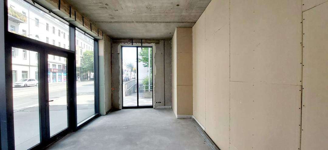 "GESCHÄFTSLOKAL - ERSTBEZUG - ABLÖSEFREI!"