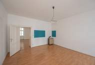 ++NEU++ Sanierungsbedürftige 2-Zimmer Altbau-Wohnung mit Balkonoption in zentraler Lage!