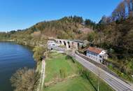 Renovierungsbedürftiges Haus mit Blick auf die Donau