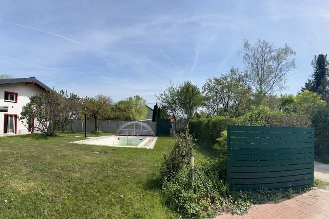 Low-energy house, very sacious with an additional office/practice or apartment of 70 m². Completely renovated in 2023. - WOHNTRAUM