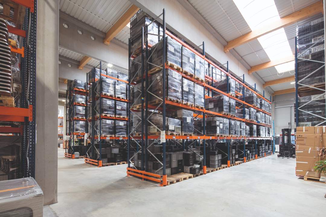 Multifunktionelle Lagerhalle (430 m²) in verkehrsgünstiger Lage, provisionsfrei - WALTER BUSINESS-PARK