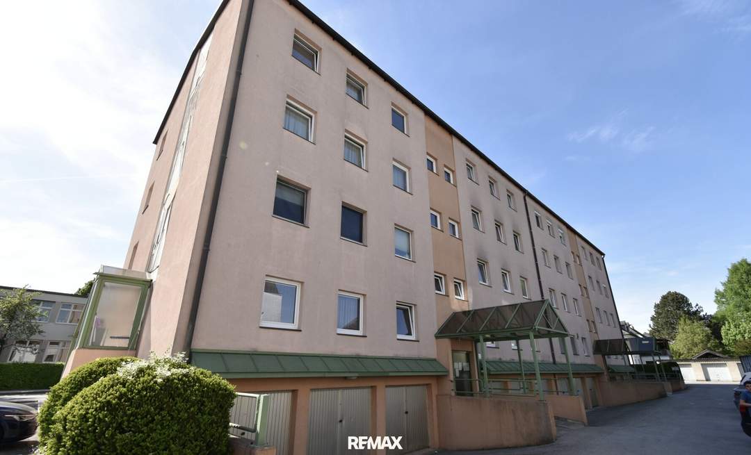 Gepflegte 4-Zimmer-Wohnung mit Küche &amp; Loggia in zentraler Lage!