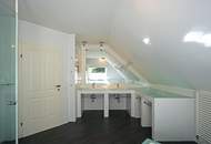 Repräsentative Villa mit Pool und Wellnessbereich in sonniger Waldrandruhelage