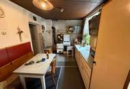 Sanierungsbedürftiges Bauernhaus, mit alten Stallungen und einem offenen Stadl, am Dorfplatz!
