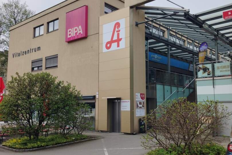 Vielseitig nutzbare (optional vollmöblierte) Geschäfts-/Ordinationsfläche im florierenden Einkaufs-/Vitalzentrum Muldenstraße mieten und von der hohen Kundenfrequenz profitieren! Provisionsfrei!, Gewerbeobjekt-miete, 4.075,25,€, 4020 Linz(Stadt)