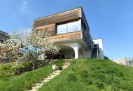 ++ TRAUMBLICK über den gesamten Neusiedler See ++ Architektenvilla mit weitläufigem Garten und traumhaftem Seeblick in idyllischer Lage! + Teilung und weitere Bebauung des Grundstückes möglich