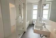 Großzügige 5-Zimmer-Altbauwohnung mit moderner Küche und Loggia