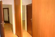 NEUBAUMIETE IN GRÜNLAGE MIT SONNENLOGGIA UND GARAGENPLATZ