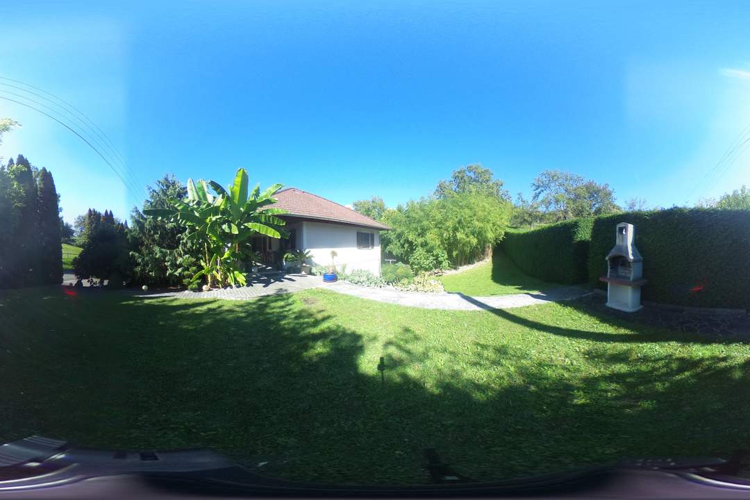 Geräumiges Einfamilienhaus, vollunterkellert, mit sehr schönem Garten!