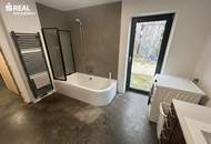 Teilsaniertes Einfamilienhaus mit großzügigem Nebengebäude