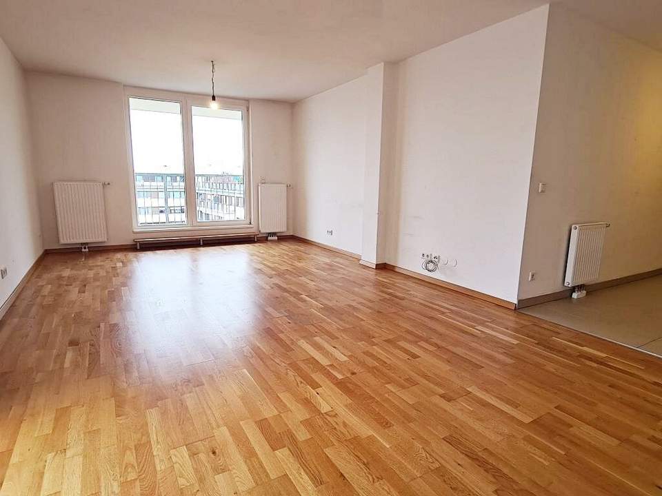 DACHGESCHOSS, gepflegte 103 m2 Neubau mit Loggia und Balkon, Wohnküche, 3 Zimmer, Wannenbad, Parketten, Holbeingasse