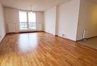DACHGESCHOSS, gepflegte 103 m2 Neubau mit Loggia und Balkon, Wohnküche, 3 Zimmer, Wannenbad, Parketten, Holbeingasse
