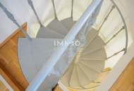 Schlossherr:in gesucht - elegante Schlosswohnung mit Turmzimmer zu verkaufen!