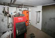 Kleines Haus mit Nebengebäude