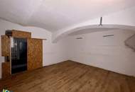 Souterrainlokal, branchenfrei, mit Büro im Hochparterre