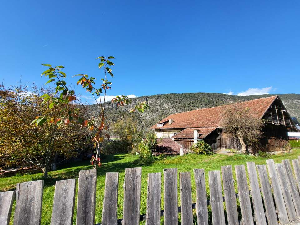 Baugrundstück mit sanierungsbedürftigem Bauernhof in schönster Lage