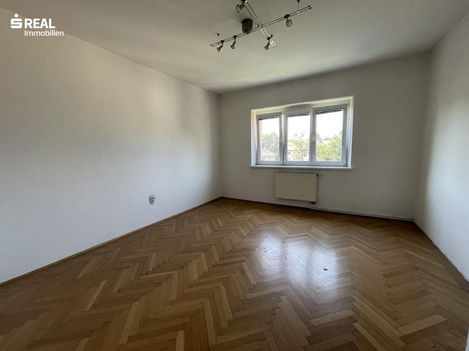 Sanierungsprojekt: 3-Zimmer-Wohnung mit Balkon