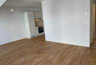 Moderne 2-Zimmer-Dachgeschosswohnung mit Komplettküche, Balkon und Kellerabteil / ALF52 3-15
