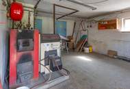 Haus mit Sanierungsbedarf auf großem Grundstück in perfekter Wohngegend