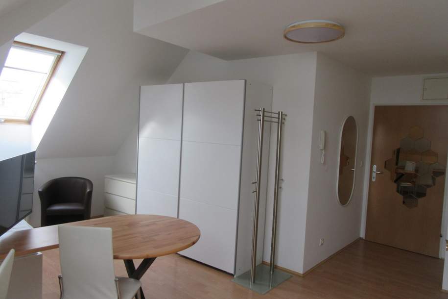 NÄHE U1 – DACHESCHOSS – GARCONNIERE KOMPLETT NEU MÖBLIERT, Wohnung-miete, 690,00,€, 1220 Wien 22., Donaustadt