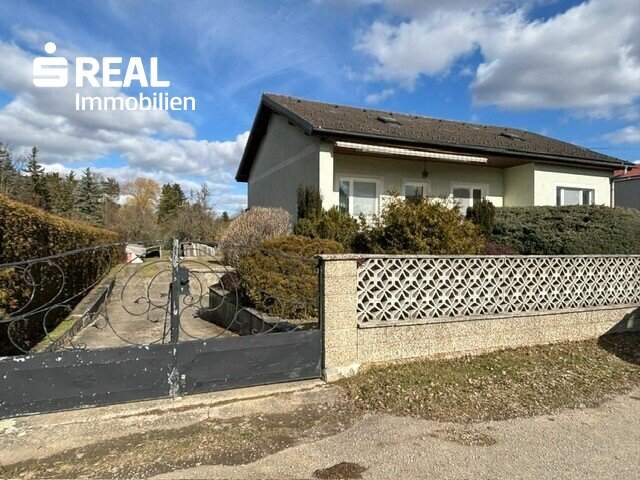 Einfamilienhaus mit großem Grundstück inkl. Garage in absoluter Ruhelage