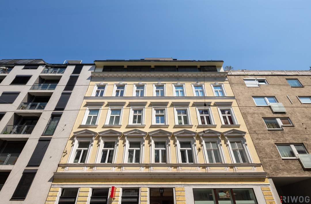 RUHIGE ALTBAUWOHNUNG // Kaiserstraße, 1070 Wien