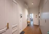 Exklusive Altbauwohnung mit hofseitigem Schlafzimmer und kleinem Balkon