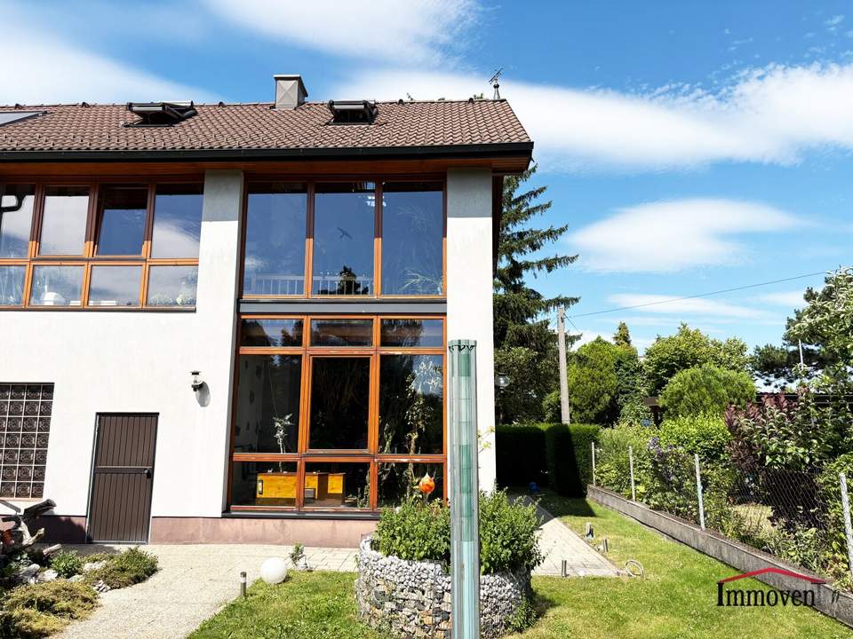 Ein prachtvoller Wintergarten bietet eine ganzjährige Verbindung zur Natur - großes Einamilienhaus in begehrter Lage in St. Pölten (Wagram)