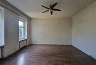 SANIERUNGSBEDÜRFTIGES, CHARAKTERSTARKES EINFAMILIENHAUS IN GUTER WOHNLAGE UND BAHNHOFSNÄHE