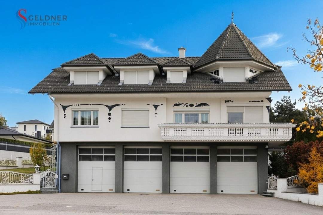 Außergewöhnliches Mehrfamilienhaus mit 331 m² WFL, Balkon, Loggia & 4 Garagen, Pool und Gartenhaus