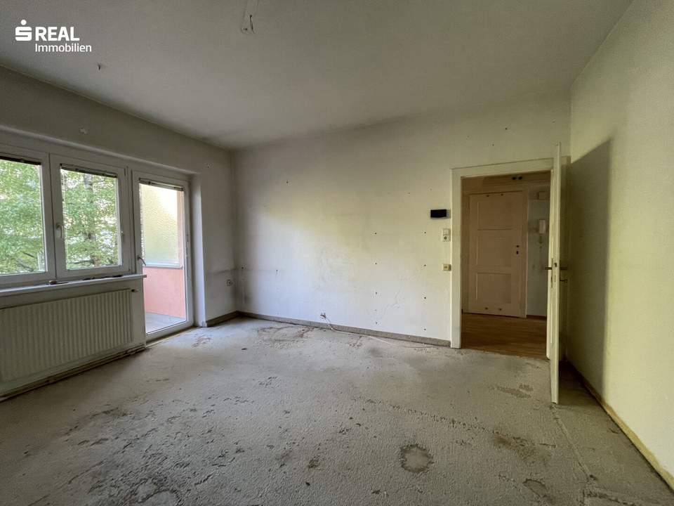 Sanierungsbedürftige 2-Zimmer-Wohnung mit Balkon in Salzburg