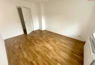 Ein Zuhause zum Verlieben: 4-Zimmer-Wohnung mit sonnigem Grünblick, lichtdurchfluteten Räumen, hochwertig saniertem Badezimmer, großzügiger Küche & viel Platz für Familien!