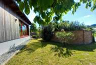 Behagliches Einfamilienhaus mit Naturteich, Wintergarten und Carport in Roßbach