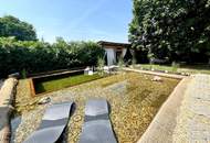 DER SOMMER KANN KOMMEN - Bungalow mit idyllischem Schwimmteich und schöner Pergola im Garten