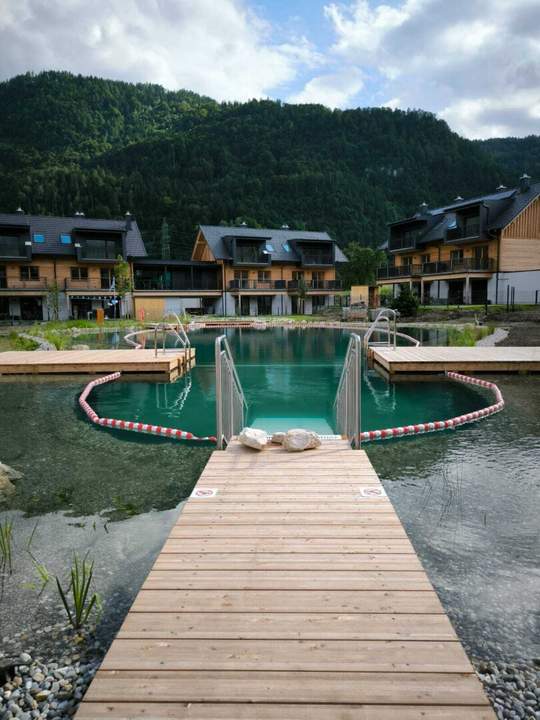 Erstbezug – Investitionsobjekt: Wohnhaus mit 3 Einheiten und Bio-Schwimmteich in der Nähe von Villach.