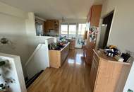 Familienwohnung: Schöne 5-Zimmer-Maisonette-Wohnung mit Balkon und Terrasse direkt an der Donau