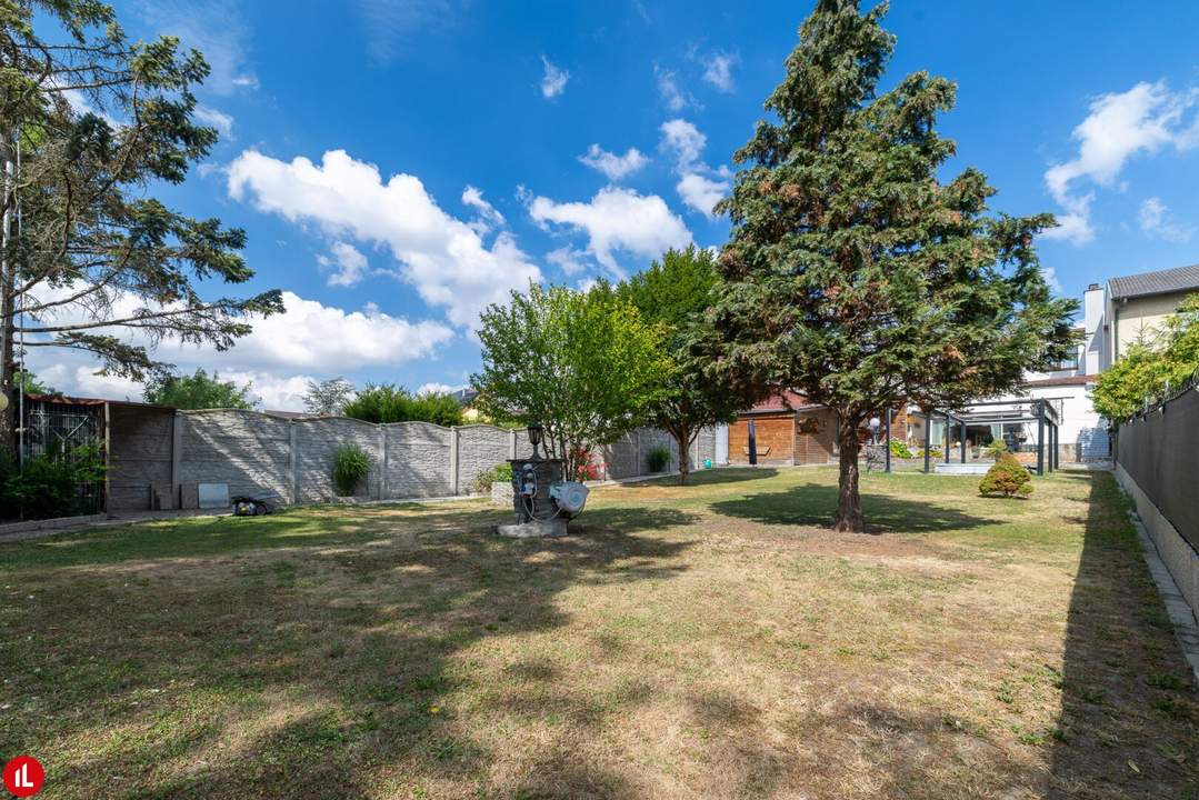Sehr gepflegtes Wohnhaus mit Garten, Pool & Wellnessbereich in Schwechat