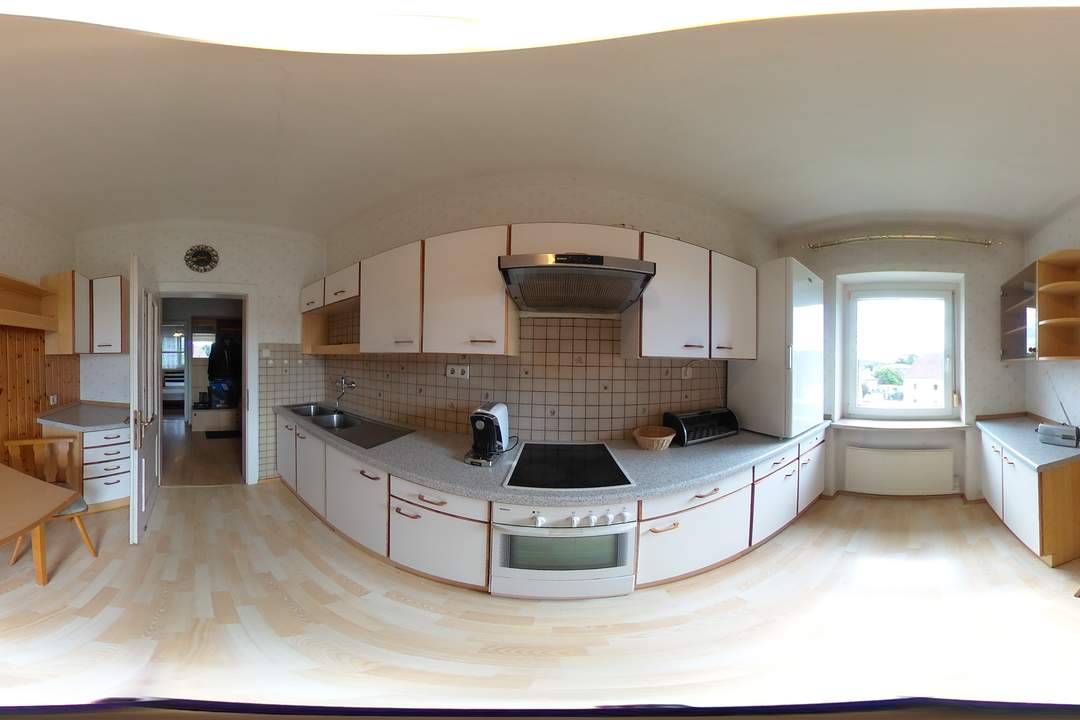 Geschäfts- und Wohnhaus in zentraler Güssinger Lage