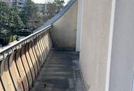 Schöne DG-Wohnung in ruhiger Lage mit hochwertiger Küche & langem Balkon