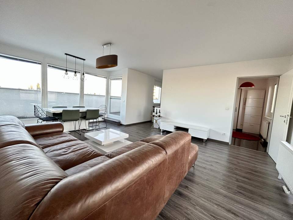 Einzigartige Dachgeschosswohnung mit Traum-Ausblick auf den Kahlenberg!