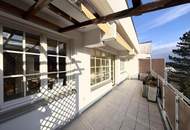 Eine helle, renovierungsbedürftige 3-Zimmer Dachgeschosswohnung &amp; PP // A bright, 3-room attic apartment in need of renovation &amp; parking //