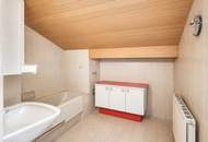 Charmantes Reihenhaus in ruhiger Wohnlage mit 118,70 m² Wohnfläche, voll unterkellert, incl. Garage und traumhaftem Bergblick