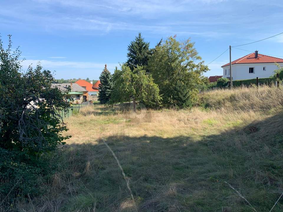 AUFGESCHLOSSEN EINGEZÄUNT NAHE ZENTRUM