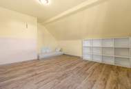 Wohnhaus mit Nebengebäude in zentraler Lage