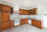 Haus mit Sanierungsbedarf auf großem Grundstück in perfekter Wohngegend