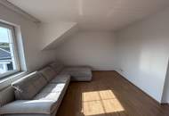 Gepflegte Dachgeschosswohnung in Schrick – Wohnkomfort mit Balkon, Keller und Parkplatz