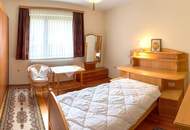 Ruhig gelegenes Einfamilienhaus mit Garage und Nebengebäuden